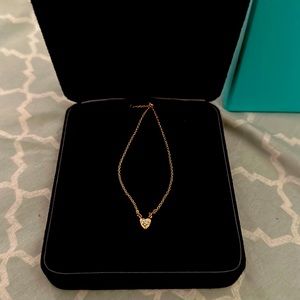 Tiffany necklace. Good condition
18k rose gold with a heart-shaped diamond